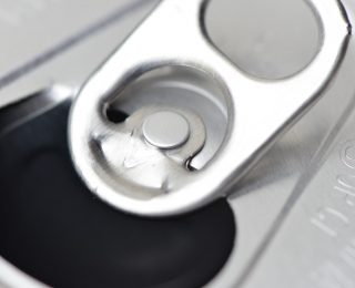 Que devient une dent plongée dans du Coca-Cola pendant 24 heures ?